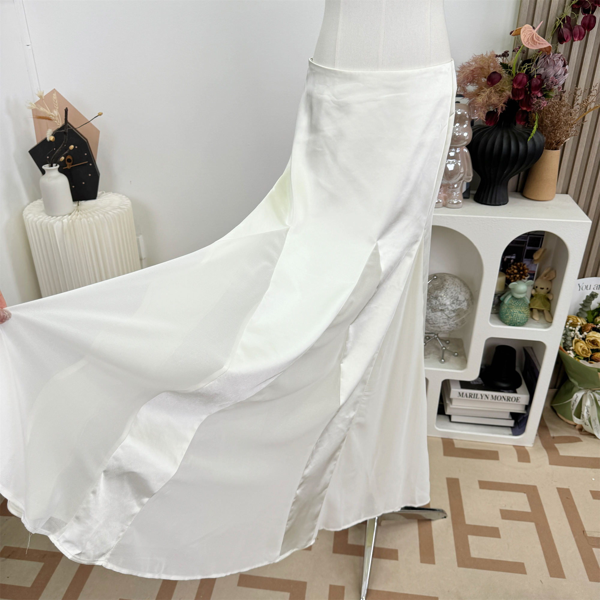 lattitude-yang-xiaolu-french-high-end-multi-panel-spliced-long-skirt-flowy-chiffon-skirt_2 Lattitude Yang Xiaolu French High-End Multi-Panel Spliced Long Skirt Flowy Chiffon Skirt