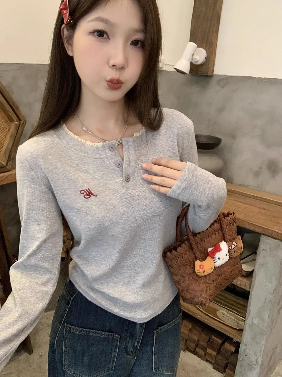 sweet-lace-round-neck-long-sleeve-t-shirt-women-gray-base-layer-slim-fit-inner-top-early-autumn-new_3 Sweet Lace Round Neck Long Sleeve T-Shirt Women Gray Base Layer Slim Fit Inner Top Early Autumn New